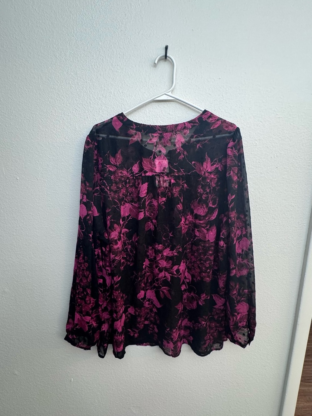 NWT torrid Chiffon Clip Dot Button-Front Blouse - Size 2 - Floral Pink - Picture 8 of 13